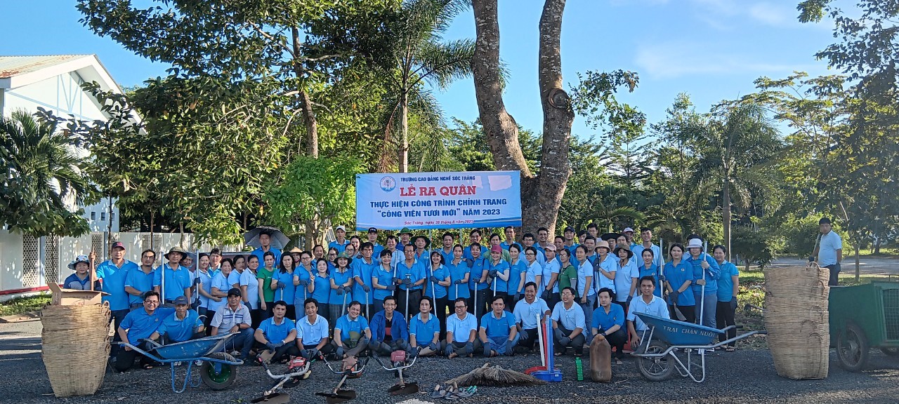 Buổi ra quân thực hiện công trình chỉnh trang “Công viên tươi mới” của Trường Cao đẳng Nghề Sóc Trăng