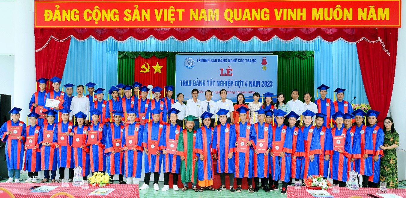 Trường Cao đẳng Nghề Sóc Trăng tổ chức Lễ trao bằng tốt nghiệp đợt 4, năm 2023
