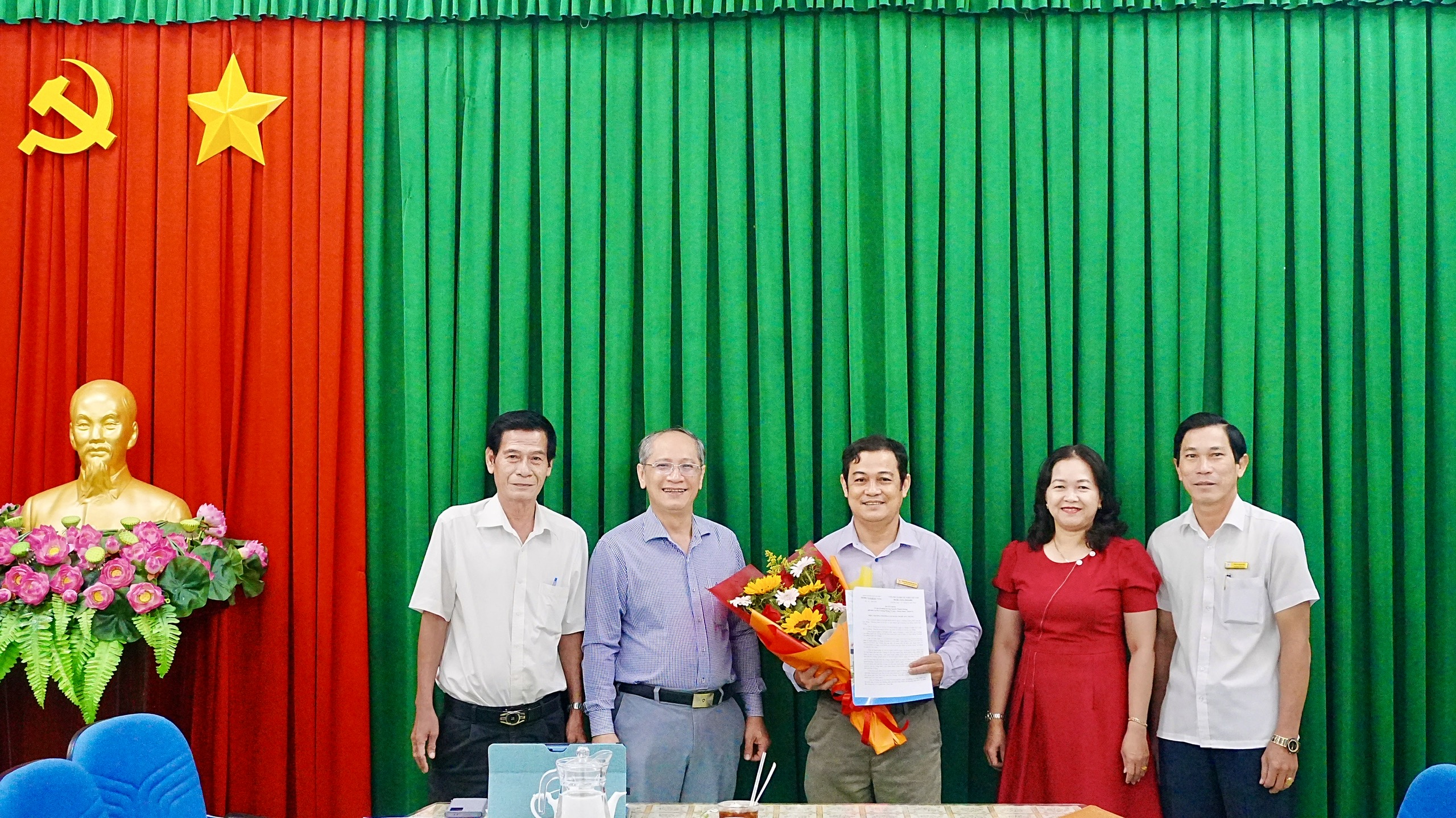Trường Cao đẳng Nghề Sóc Trăng trao quyết định bổ nhiệm lại Phó Trưởng phòng Tổ chức - Hành chính - Quản trị