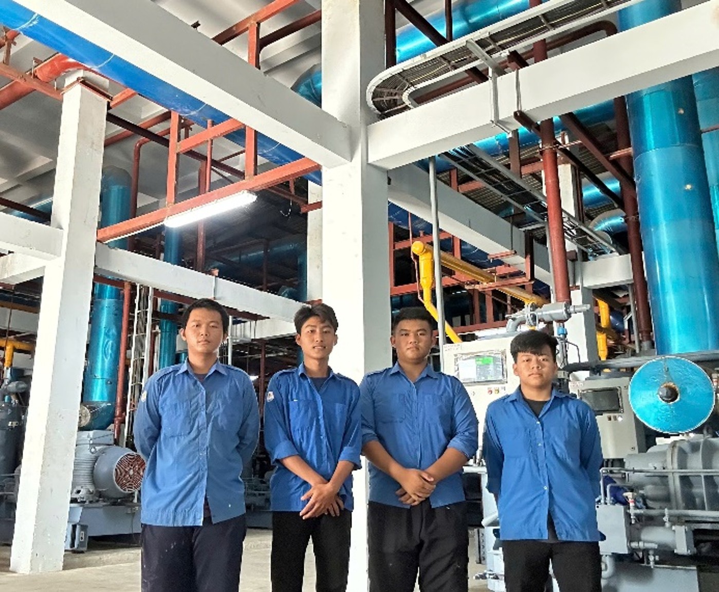 HỌC SINH, SINH VIÊN NGHỀ KỸ THUẬT MÁY LẠNH VÀ ĐIỀU HÒA  KHÔNG KHÍ THAM GIA THỰC TẬP TẠI DOANH NGHIỆP